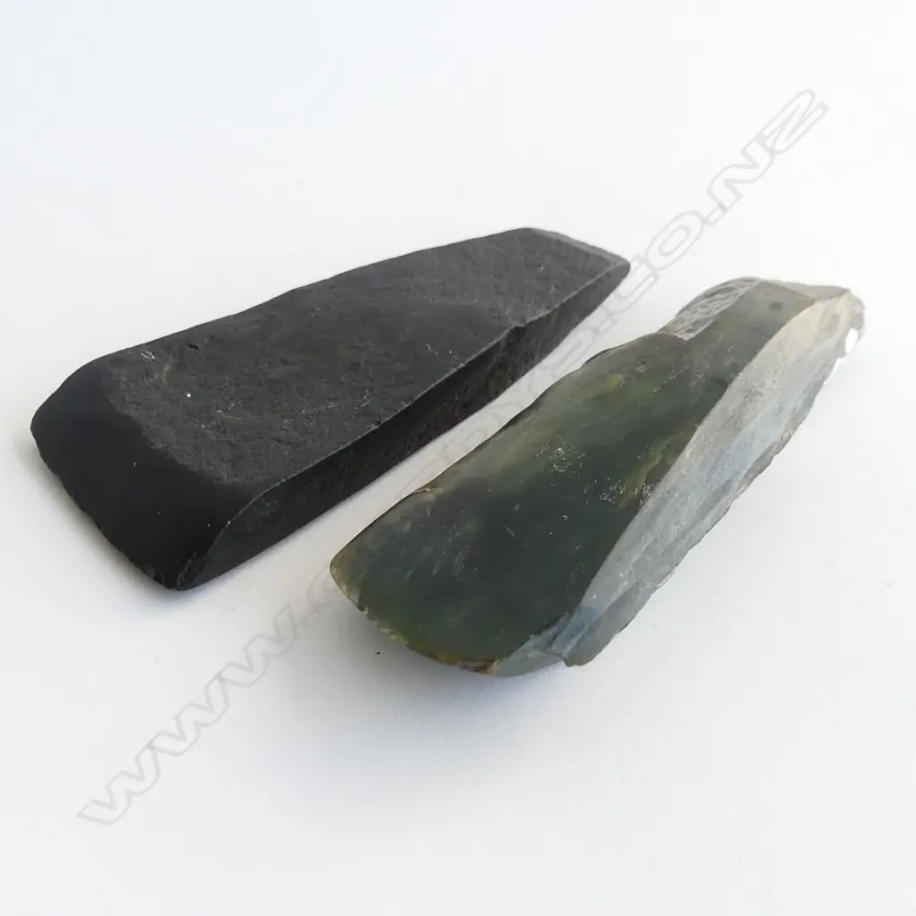 Two Māori old pounamu whao, Image 1++